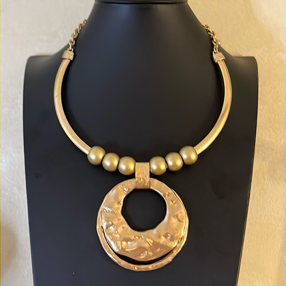 Jay Nicole Designs Golden Hour goldtone collar necklace with hammered medallion